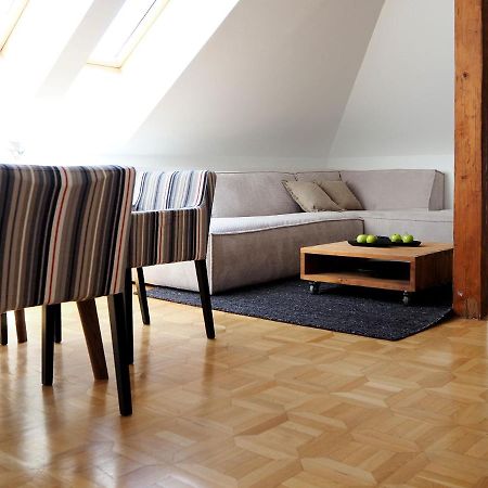 Vynimocny Apartman V Staromestskej Vile S Vyhladom Na Hrad Bratislava Esterno foto
