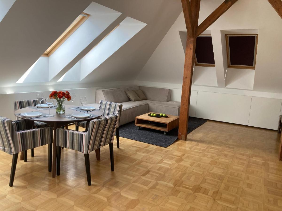 Vynimocny Apartman V Staromestskej Vile S Vyhladom Na Hrad Bratislava Esterno foto