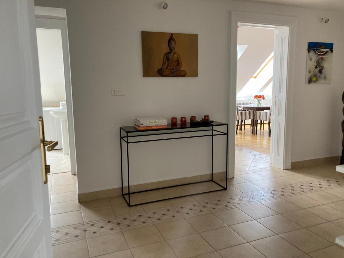 Vynimocny Apartman V Staromestskej Vile S Vyhladom Na Hrad Bratislava Esterno foto
