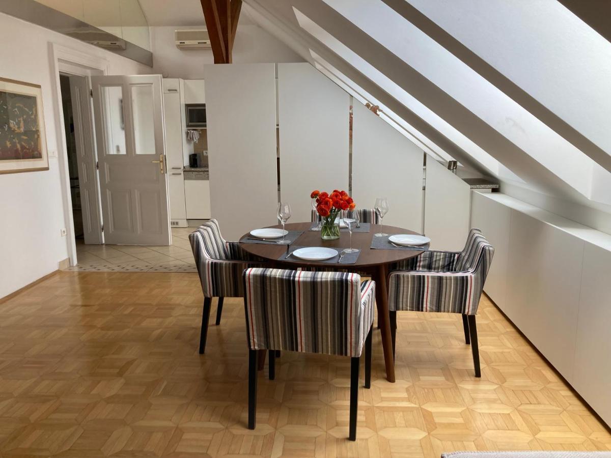 Vynimocny Apartman V Staromestskej Vile S Vyhladom Na Hrad Bratislava Esterno foto