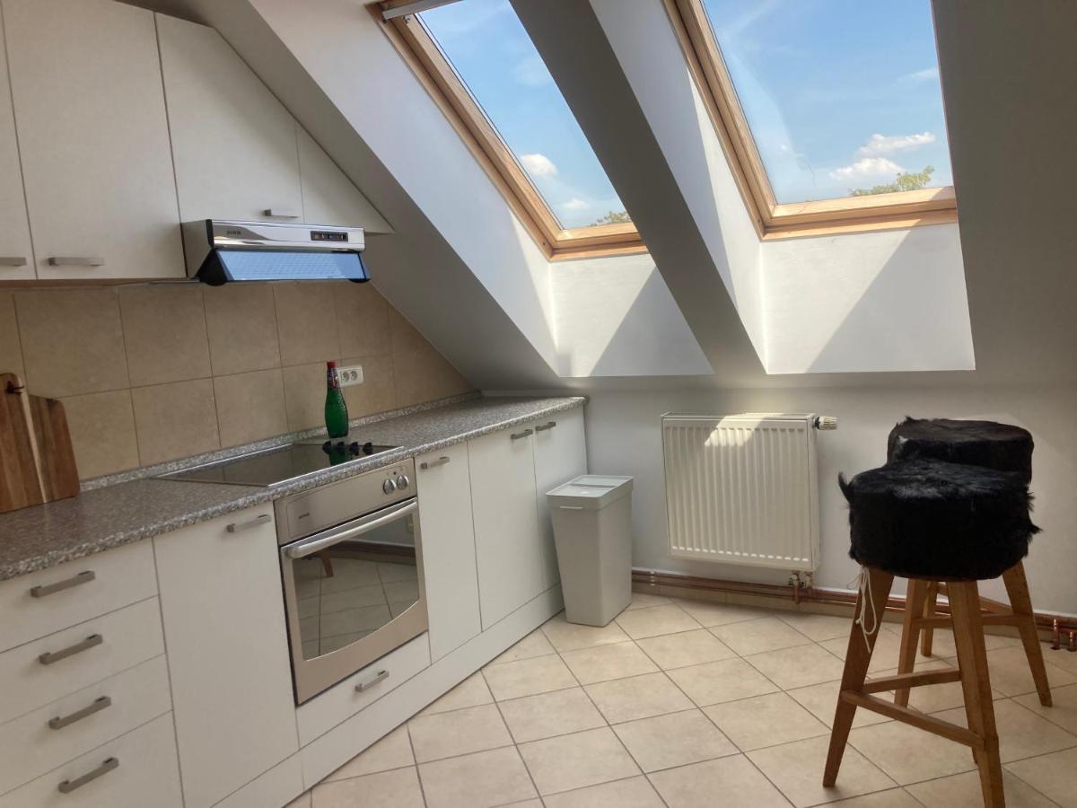 Vynimocny Apartman V Staromestskej Vile S Vyhladom Na Hrad Bratislava Esterno foto