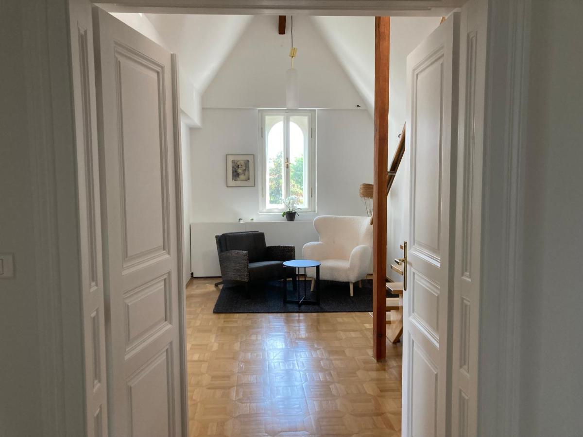 Vynimocny Apartman V Staromestskej Vile S Vyhladom Na Hrad Bratislava Esterno foto