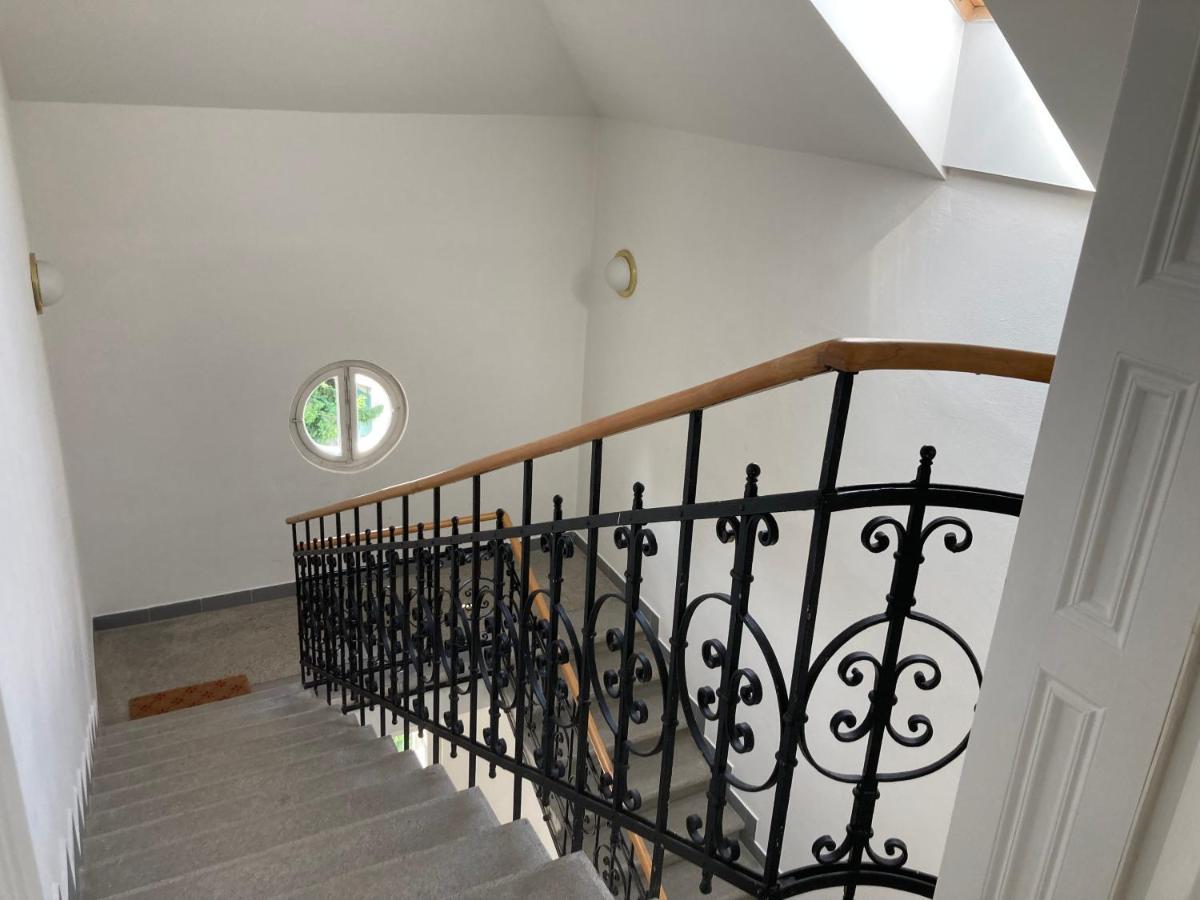 Vynimocny Apartman V Staromestskej Vile S Vyhladom Na Hrad Bratislava Esterno foto
