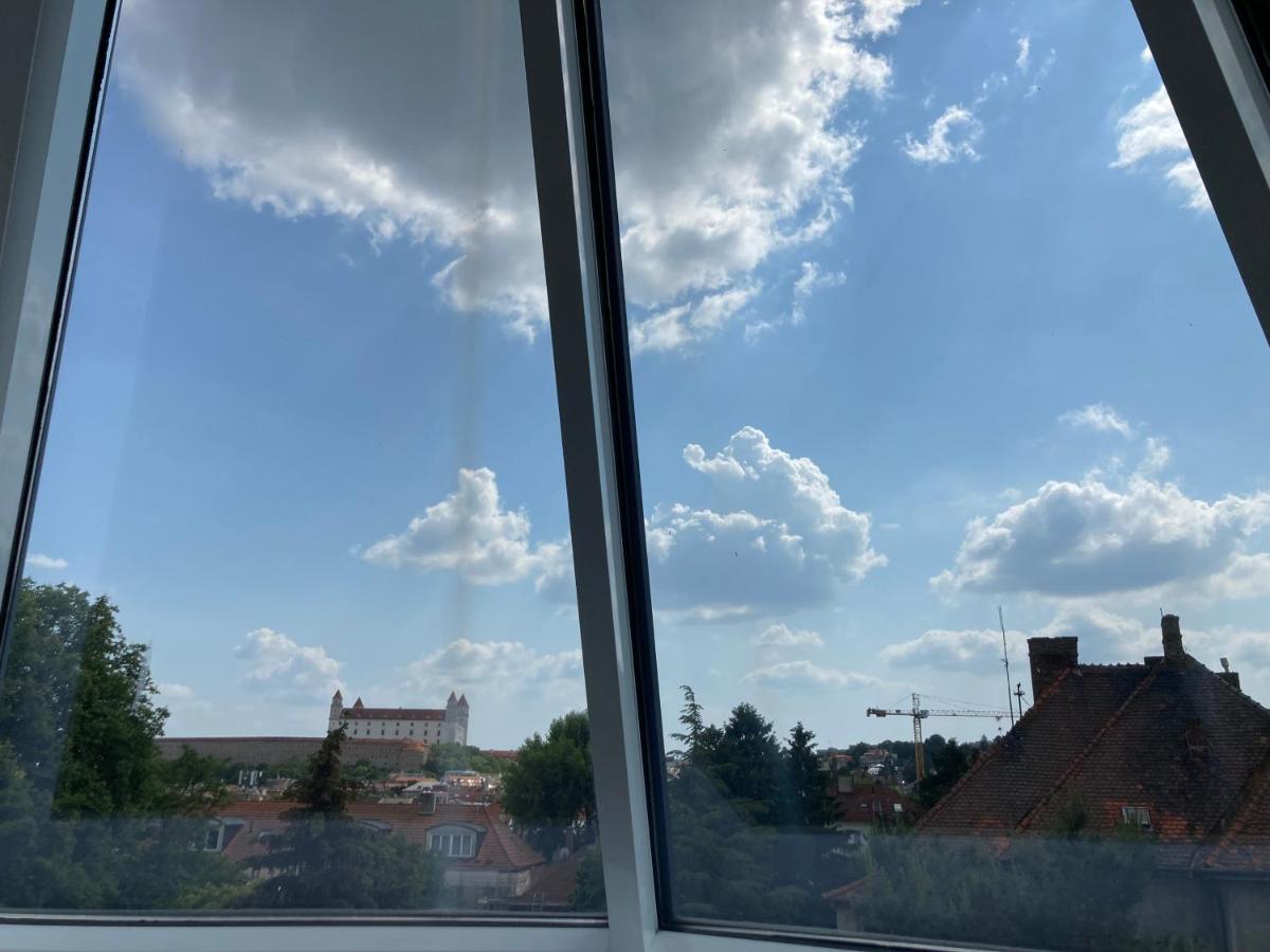 Vynimocny Apartman V Staromestskej Vile S Vyhladom Na Hrad Bratislava Esterno foto