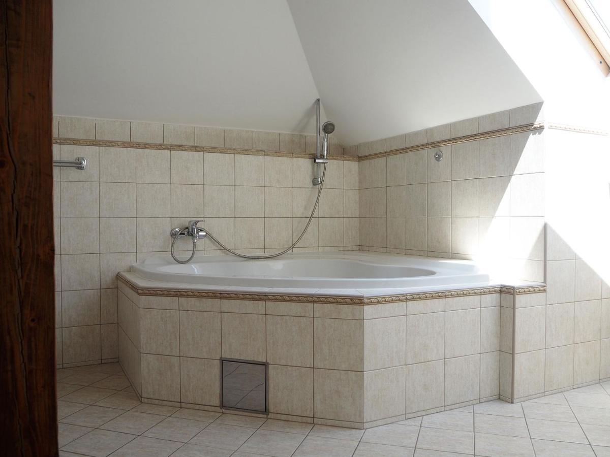 Vynimocny Apartman V Staromestskej Vile S Vyhladom Na Hrad Bratislava Esterno foto