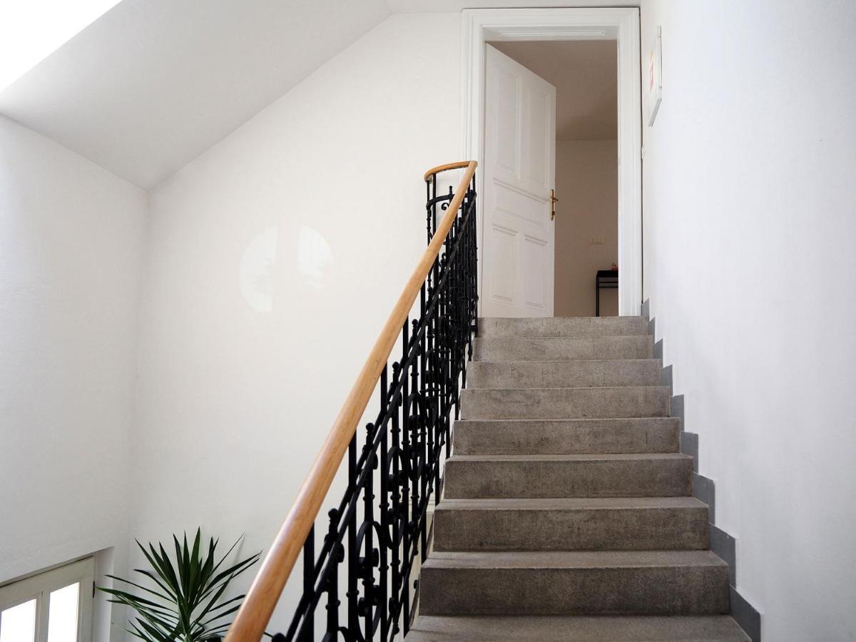 Vynimocny Apartman V Staromestskej Vile S Vyhladom Na Hrad Bratislava Esterno foto